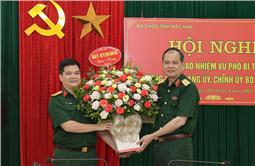 Bàn giao chức danh Phó bí thư Thường trực Đảng ủy Quân sự, Chính ủy Bộ CHQS tỉnh Bắc Kạn      